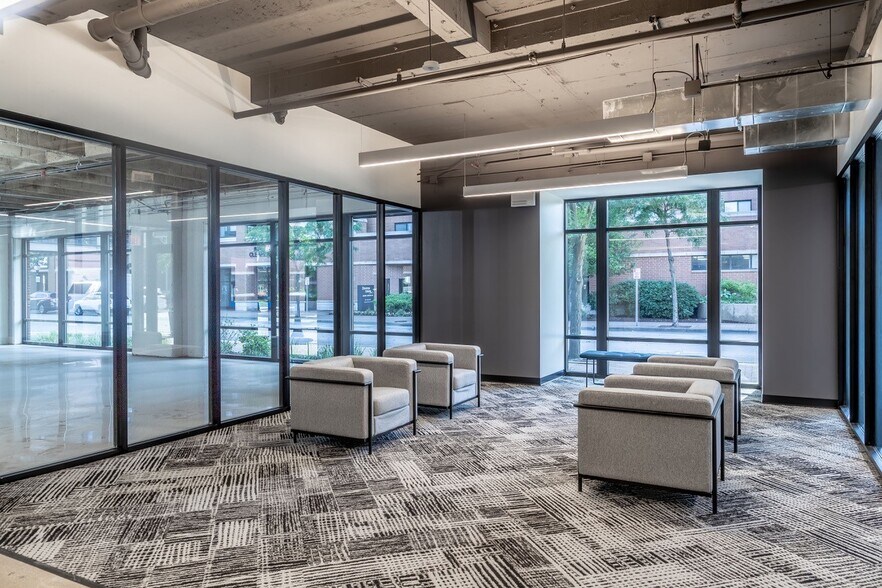 More Photos Of 44 S Vail Ave, Arlington Heights Coworking Space