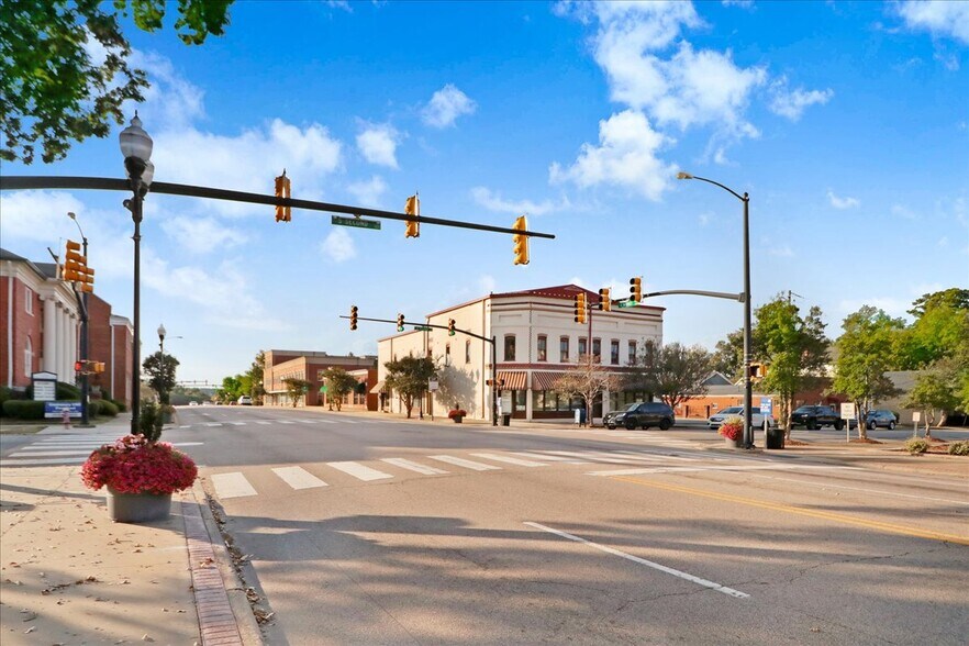 More Photos Of 201 E Market St, Smithfield Bank For Sale