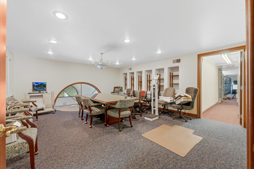 More Photos Of 1703 Locust Ave, Fairmont Medical For Sale