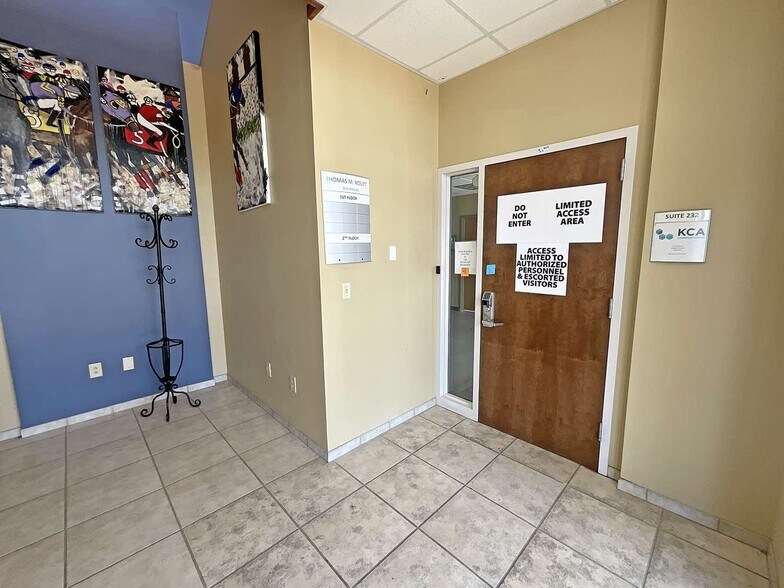 More Photos Of 230-232 N Plaza Dr, Nicholasville Medical For Lease