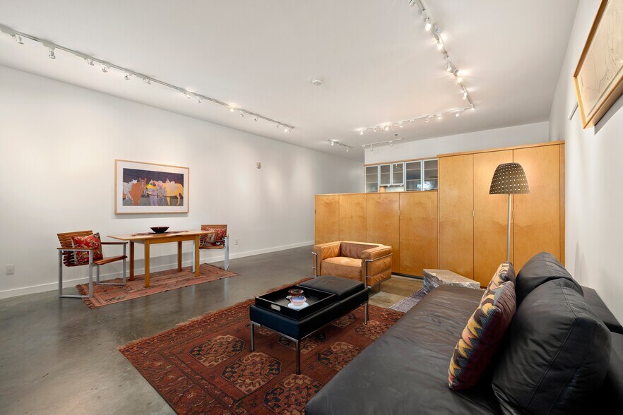 More Photos Of 615 Hampton Dr, Venice Apartments For Sale