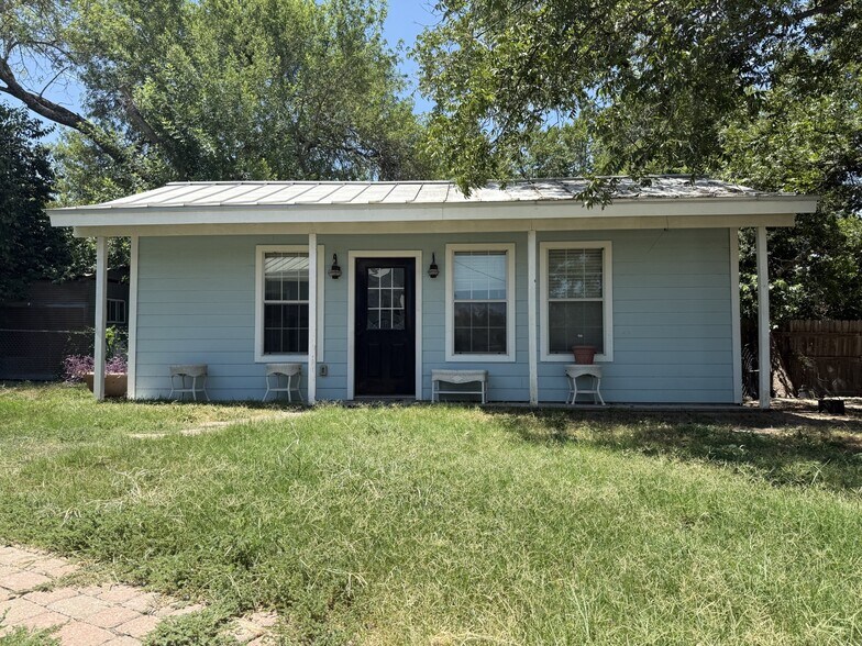 More Photos Of 4778 Old Highway 81, New Braunfels Warehouse For Lease