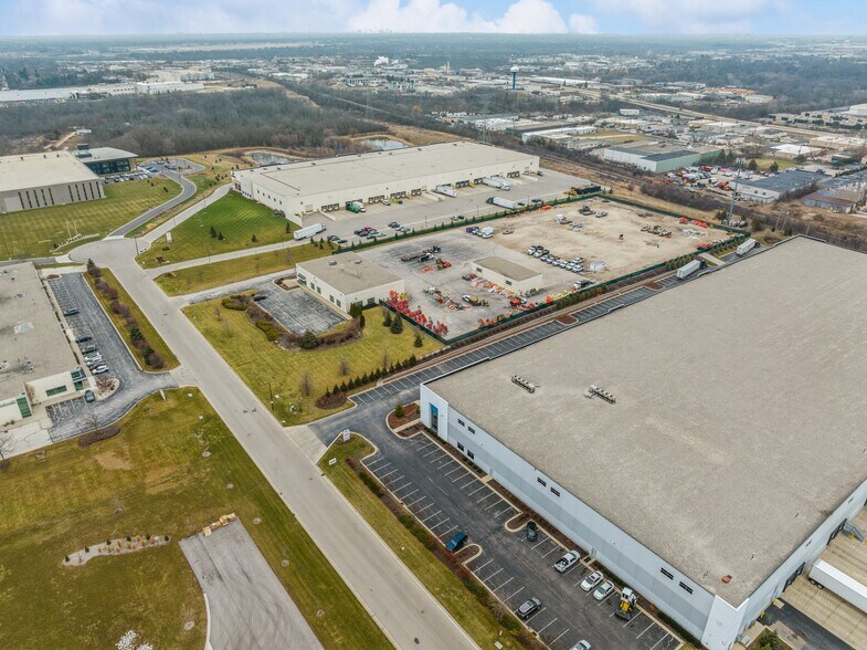 More Photos Of N59W13449 Manhardt Dr, Menomonee Falls Light Distribution For Lease