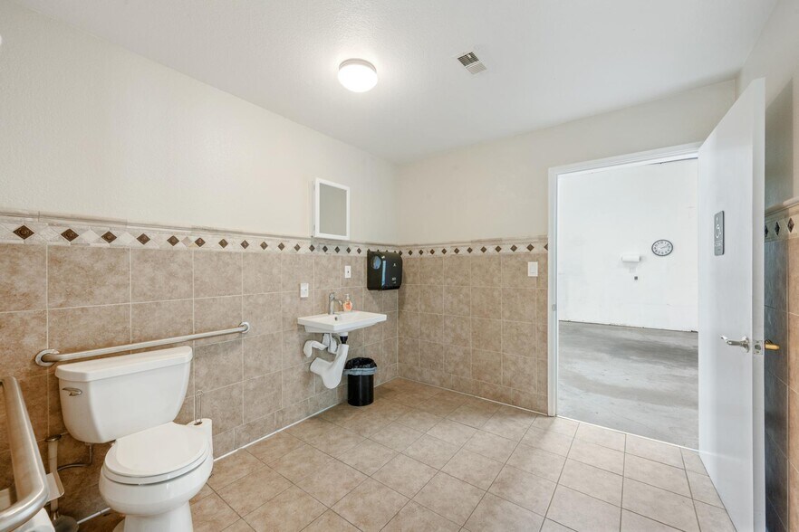 More Photos Of 2475 Bluebell Dr, Santa Rosa Industrial For Lease