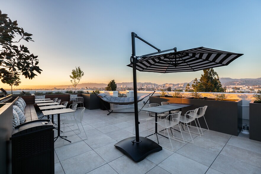 More Photos Of 660 N Oxford Ave, Los Angeles Apartments For Sale
