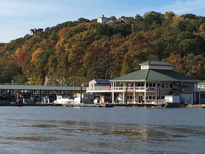 More Photos Of 215 W Water St, Grafton Marina For Sale