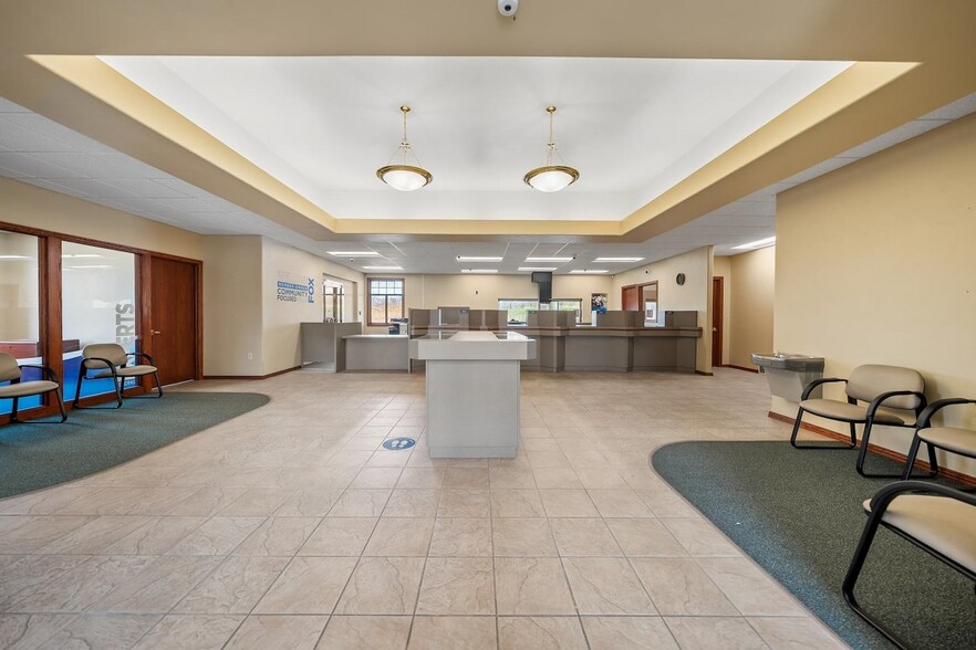 More Photos Of 2521 Steffens Ct, Green Bay Bank For Sale