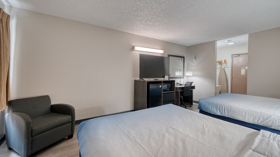 More Photos Of 2600 Whitewood Service Rd, Sturgis Hotel For Sale