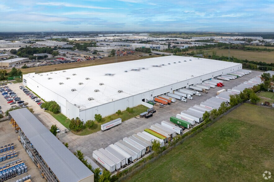 More Photos Of 1805 Greens Rd, Houston Distribution For Lease