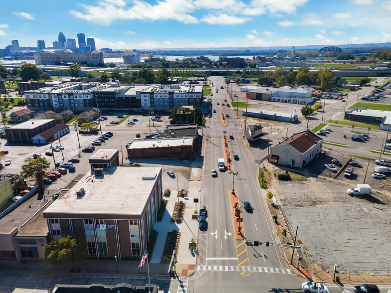 More Photos Of 443 Spring St, Jeffersonville Office For Lease
