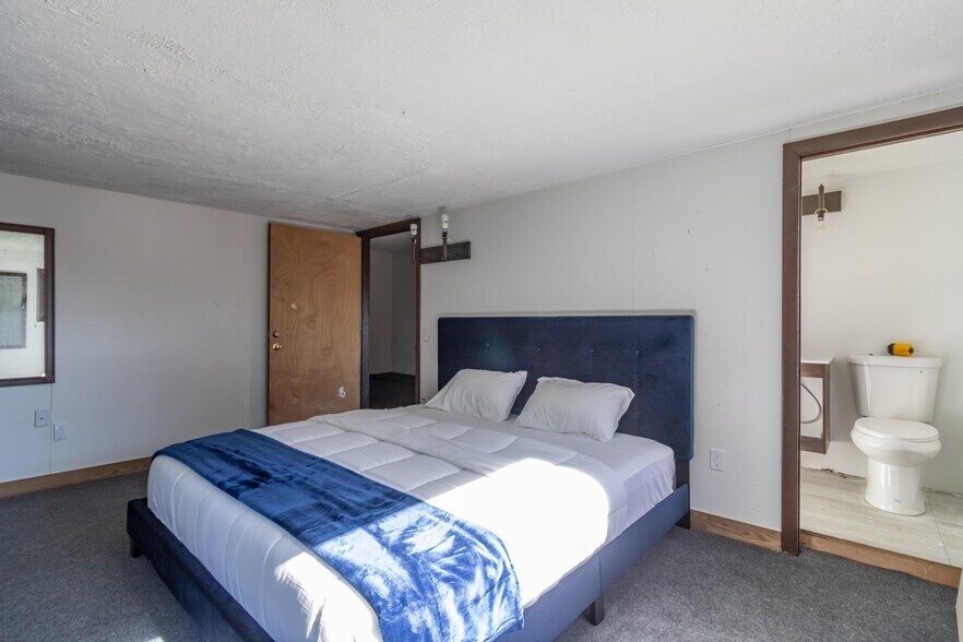 More Photos Of 196 US Route 1, Bucksport Hotel For Sale