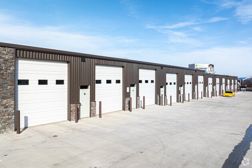 More Photos Of 2105 E Kansas City Rd, Olathe Warehouse For Lease