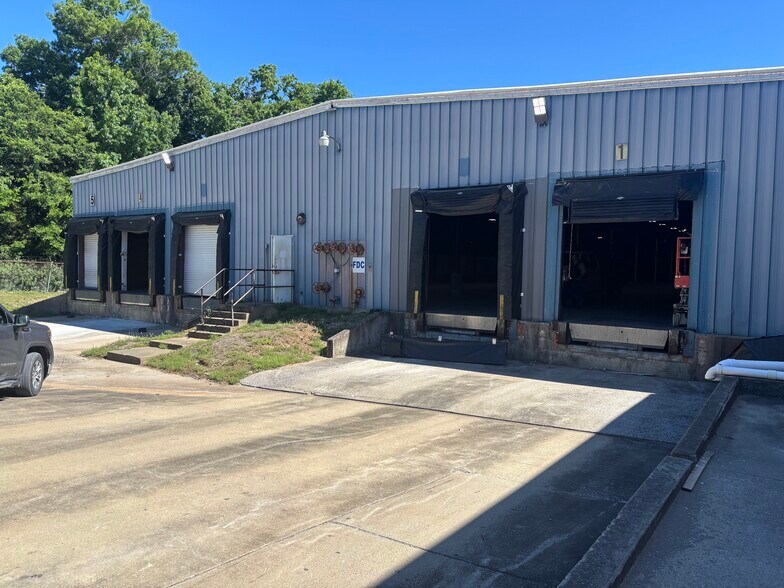 More Photos Of 1040 Higgs Rd, Lewisburg Warehouse For Lease