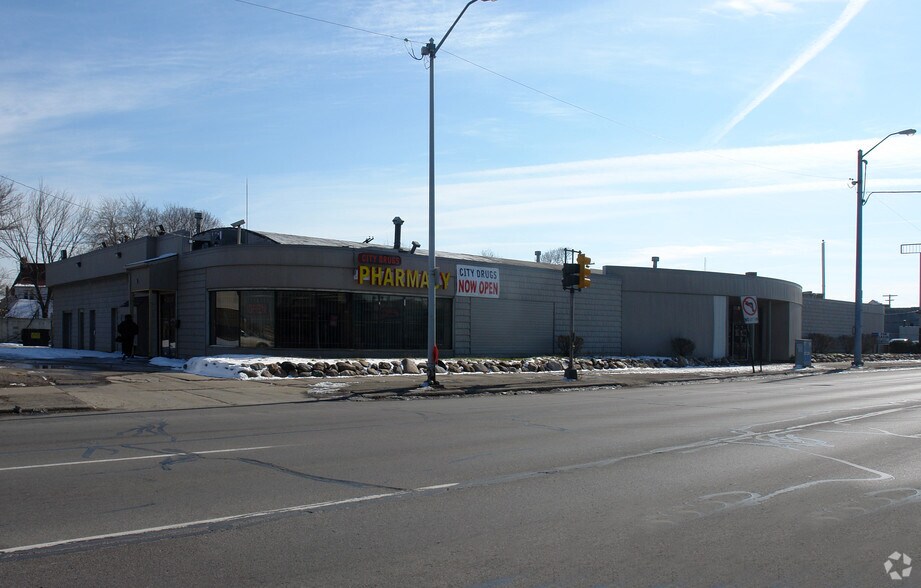 Primary Photo Of 11180 Gratiot Ave, Detroit Freestanding For Lease