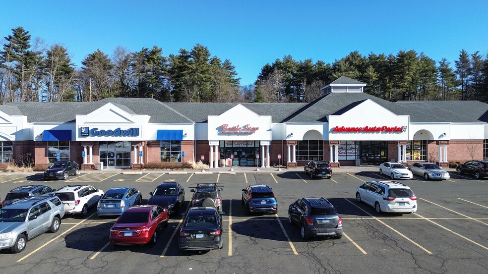 More Photos Of 260 W Main St, Avon Freestanding For Lease