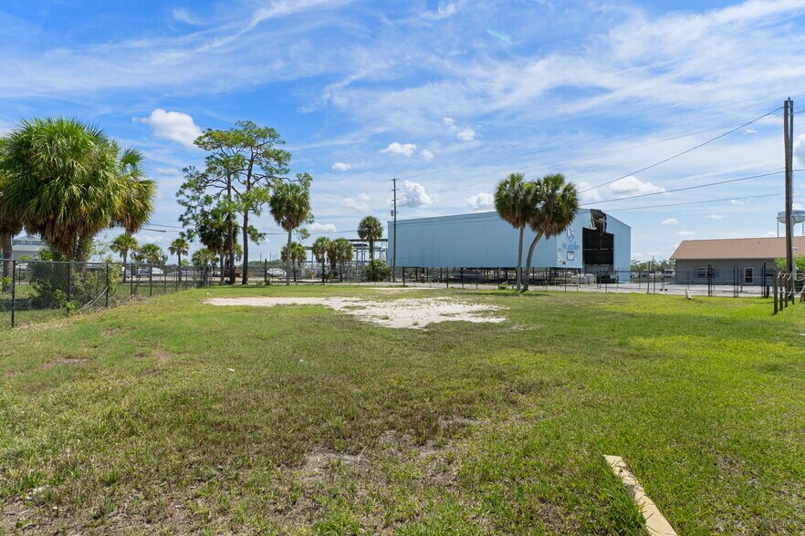 More Photos Of 5000 Calienta St, Hernando Beach Marina For Sale