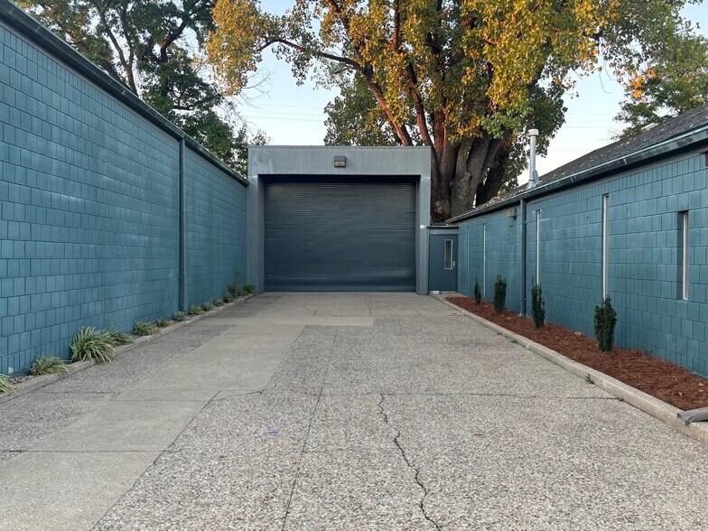 More Photos Of 326 E Bloom St, Louisville Warehouse For Sale