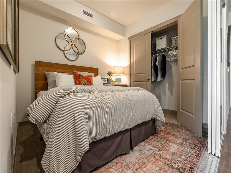 More Photos Of 2200 W Meeker St, Kent Apartments For Lease