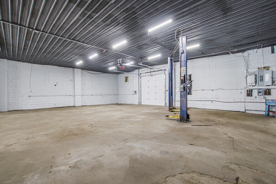 More Photos Of 311 Water St, Jordan Warehouse For Sale