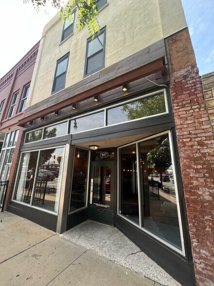 More Photos Of 917 E Douglas Ave, Wichita Storefront For Lease