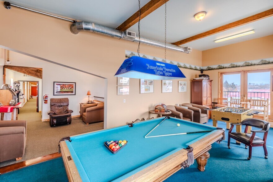 More Photos Of 117 Pine St, Pinedale Restaurant For Sale