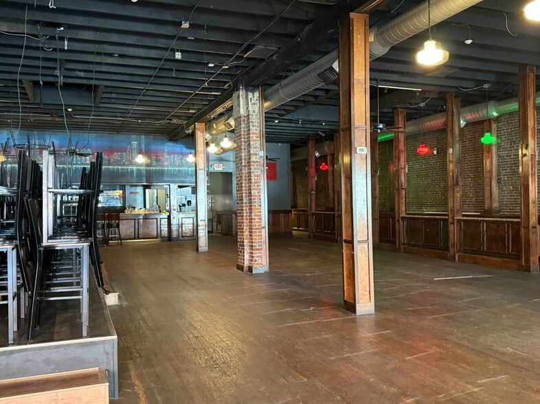 More Photos Of 312 South Ave, Springfield Bar For Lease