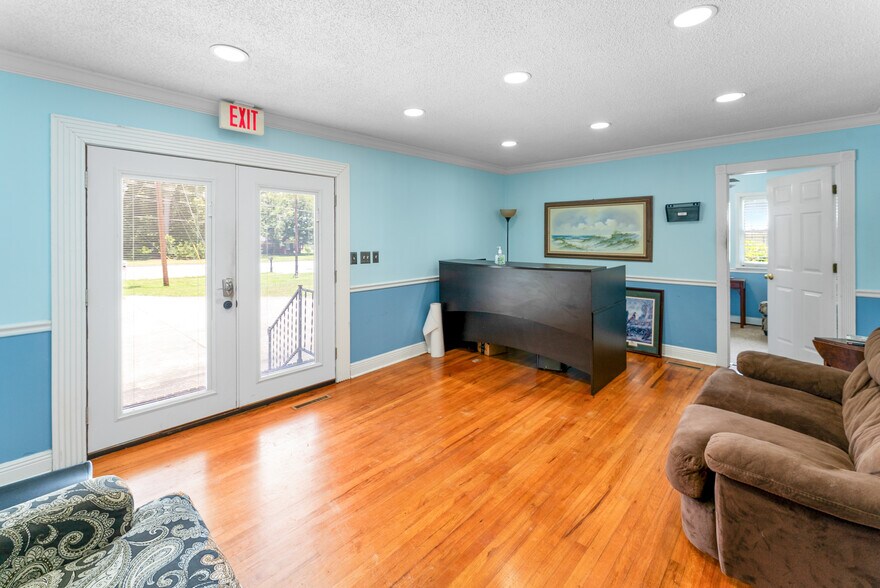 More Photos Of 202 E General Stewart Hwy, Hinesville Office For Sale