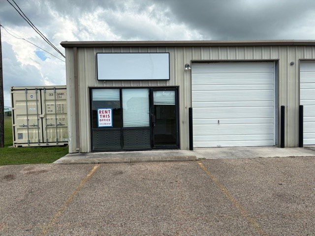 More Photos Of 2000 W San Antonio St, Lockhart Unknown For Lease