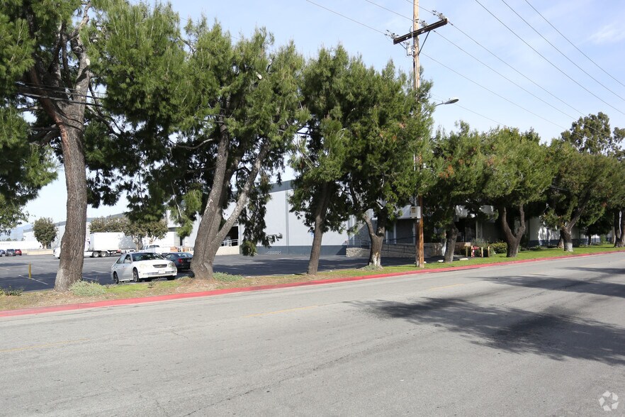 More Photos Of 325-337 N Baldwin Park Blvd, City of Industry Warehouse For Lease