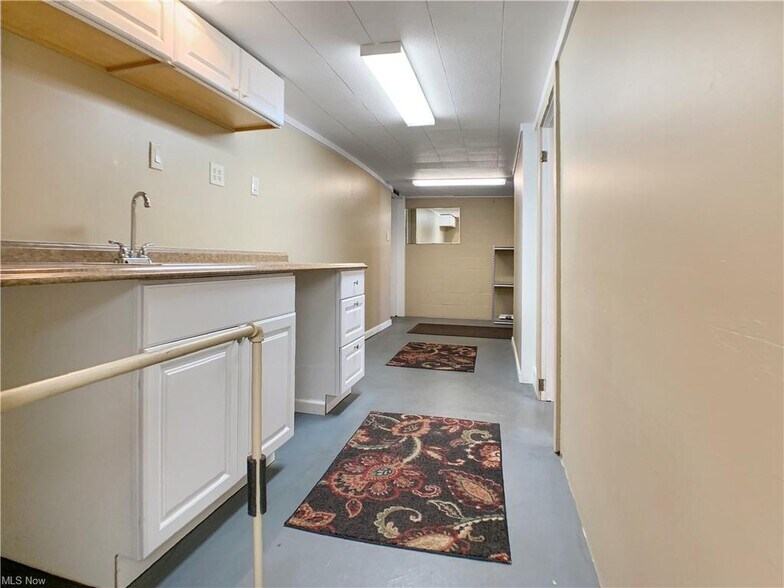 More Photos Of 47 Oak Knoll Dr, Hubbard Office For Lease