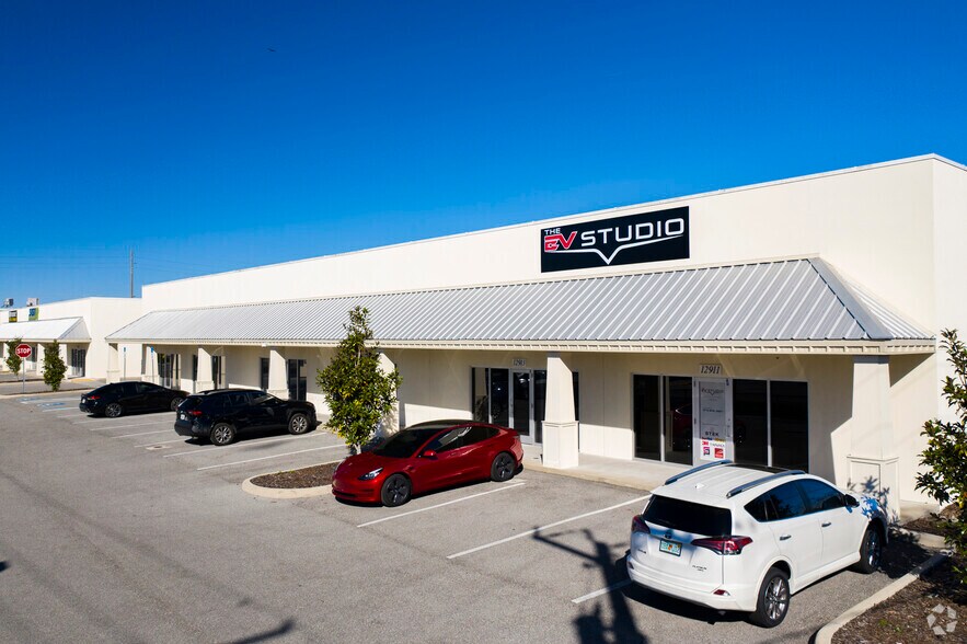 Primary Photo Of 12911-12921 N Nebraska Ave, Tampa Flex For Lease