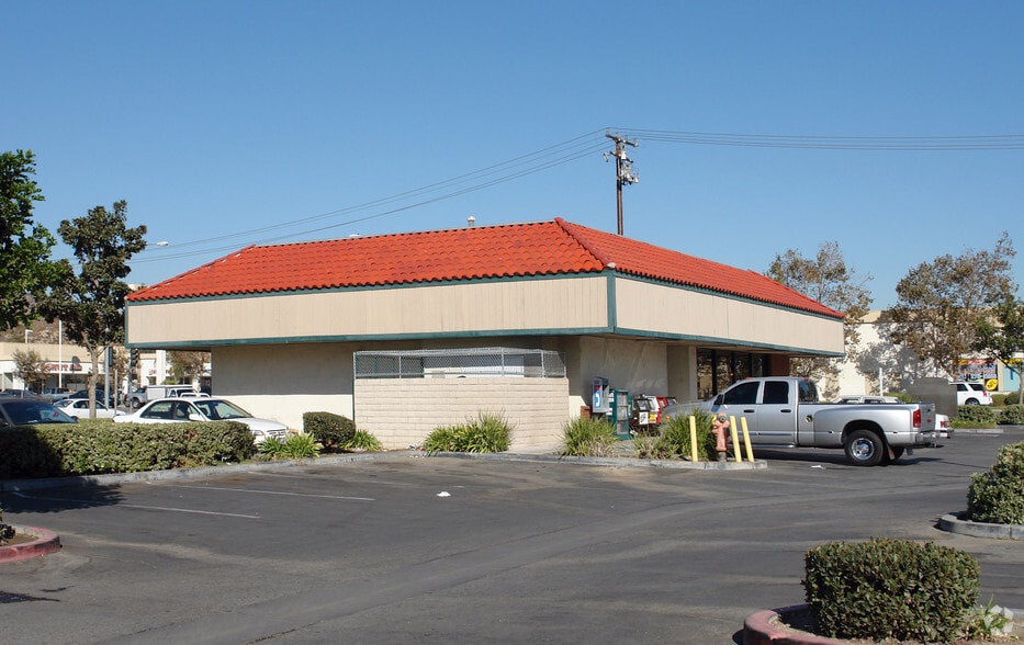 More Photos Of 3830 N Mckinley St, Corona Unknown For Lease