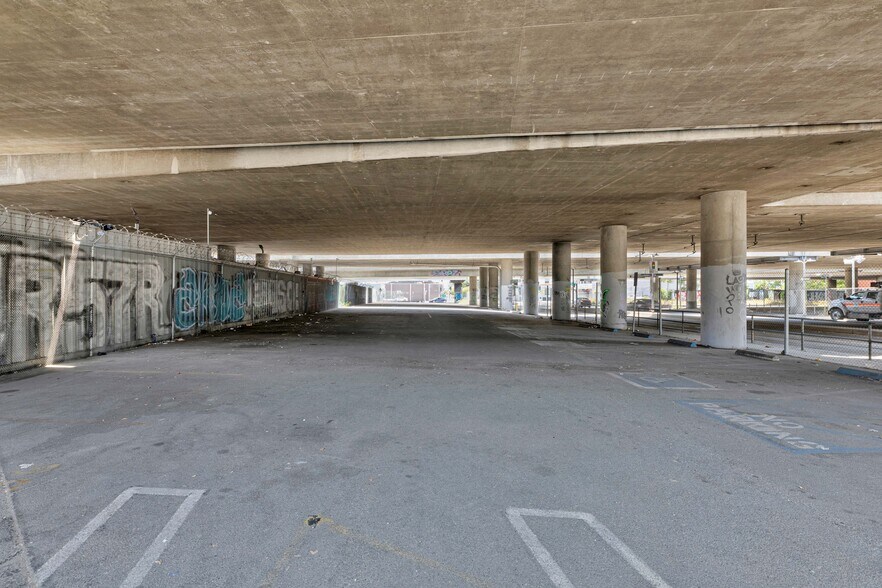 More Photos Of 1700 S Flower St, Los Angeles Parking Lot For Lease