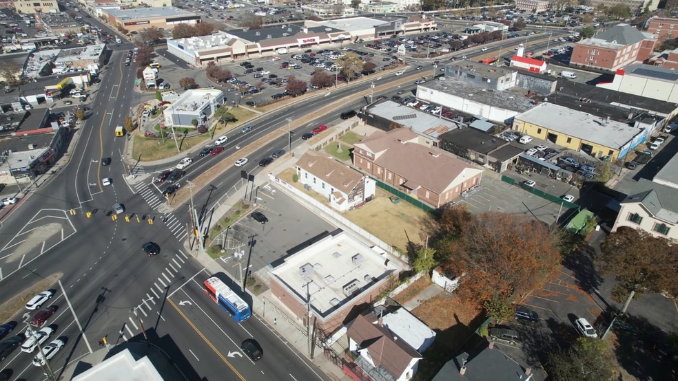 More Photos Of 66 S Franklin St, Hempstead Freestanding For Lease
