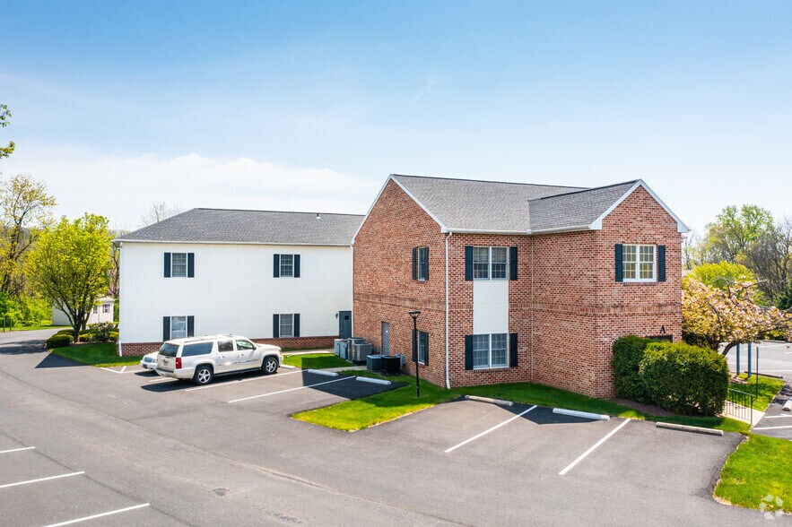 More Photos Of 5 Hearthstone Ct, Reading Office For Sale