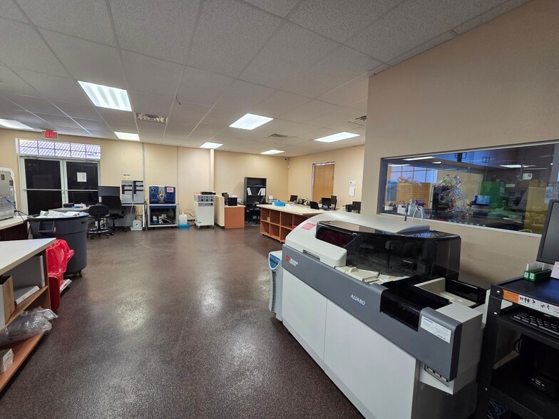 More Photos Of 1070-1072 E Brandon Blvd, Brandon Medical For Lease