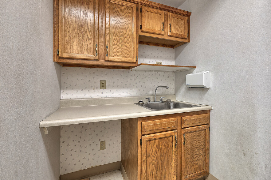 More Photos Of 911 Ligonier St, Latrobe Medical For Sale