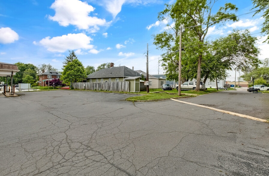 More Photos Of 2359 S Shelby St, Indianapolis Bank For Lease