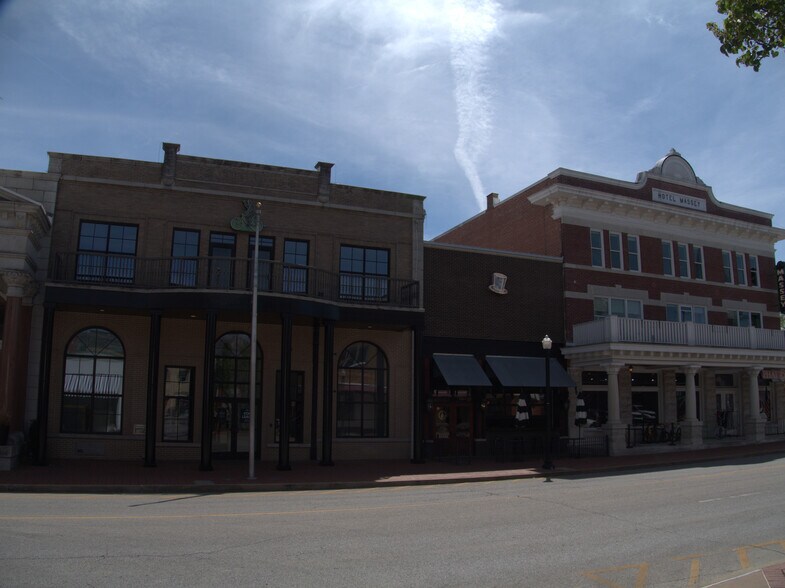 More Photos Of 117 W Central Ave, Bentonville Storefront Retail Office For Lease