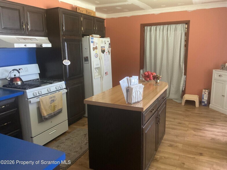More Photos Of 28 Southside Ln, Scott Township Specialty For Sale