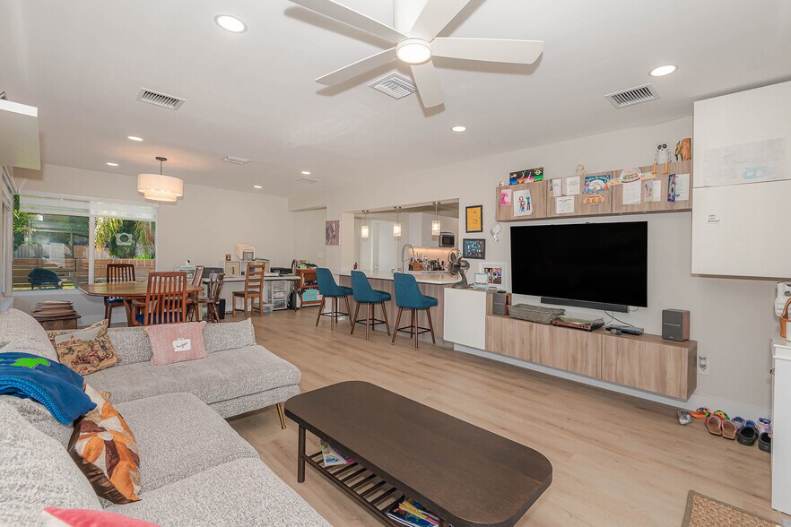 More Photos Of 302 SW 2nd Ave, Dania Beach Multifamily For Sale