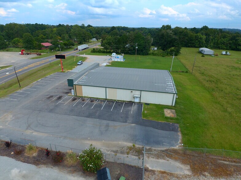 More Photos Of 1214 US Highway 82, Georgetown Freestanding For Lease
