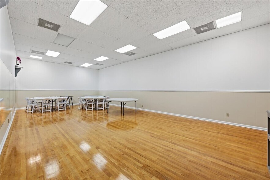 More Photos Of 1707 Washington Blvd, Easton Storefront Retail Residential For Sale