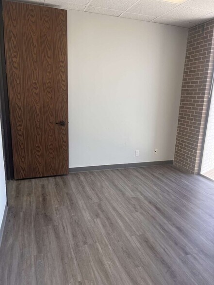 More Photos Of 7920 Elmbrook Dr, Dallas Medical For Lease