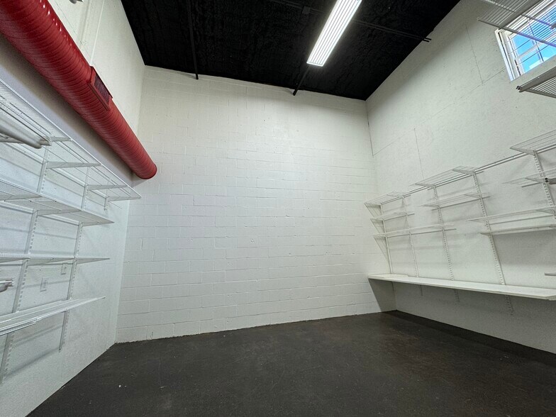 More Photos Of 4834 Vicksburg St, Dallas Manufacturing For Lease