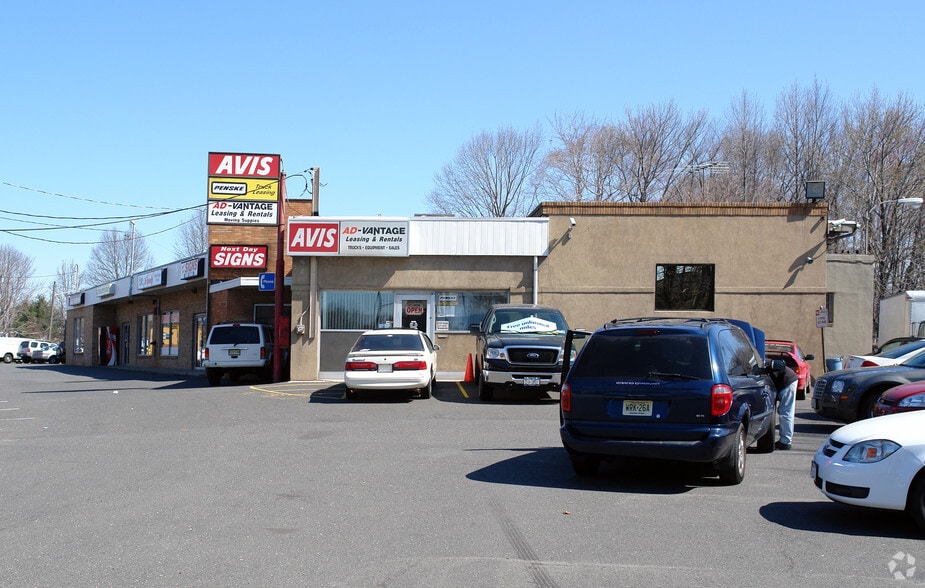 More Photos Of 300 Rt-17, Paramus Storefront For Lease