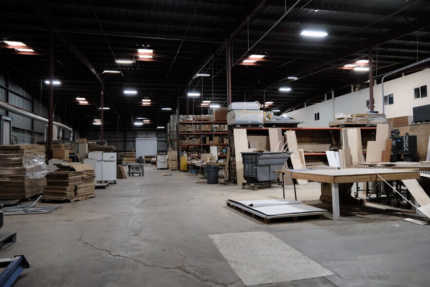 More Photos Of 94-144 Leoole St, Waipahu Warehouse For Lease