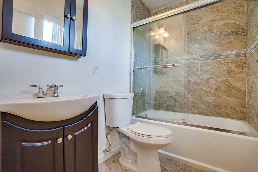 More Photos Of 621 E 99th St, Inglewood Apartments For Sale