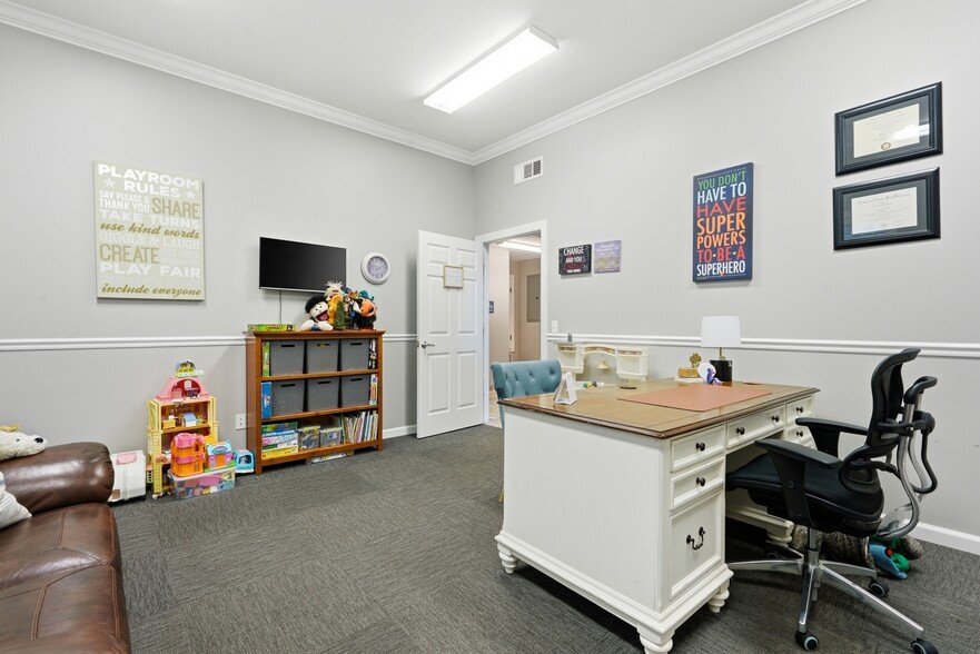 More Photos Of 37 W Fairmont Ave, Savannah Office For Sale