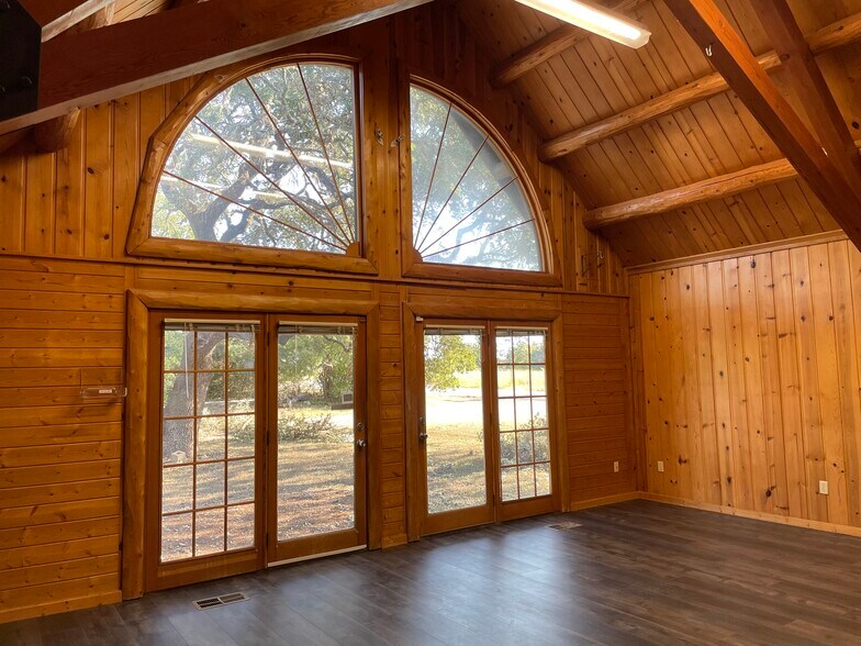 More Photos Of 4225 E Highway 290, Dripping Springs Office For Lease
